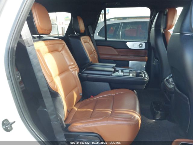 5LMJJ2LT8KEL10852 Lincoln Navigator Reserve
