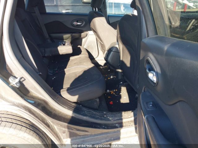 1C4PJMCB8GW162224 Jeep Cherokee Latitude