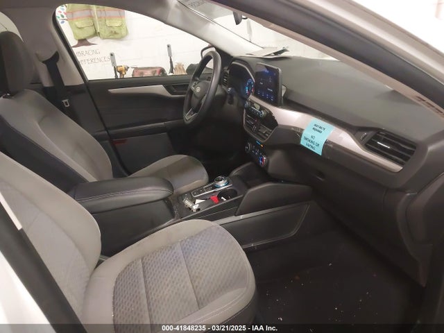 1FMCU9G63NUA61225 Ford ESCAPE SE