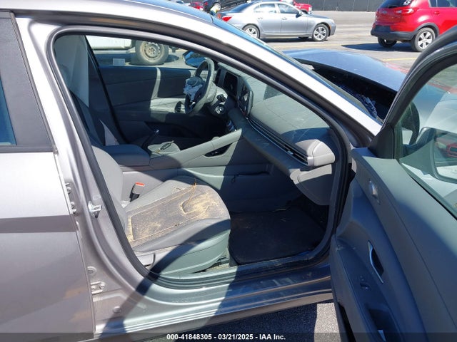 KMHLL4DG3RU639185 Hyundai ELANTRA SE