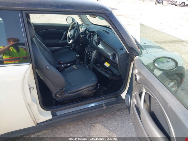 2006 MINI COOPER WMWRC33596TK73174 Photo 4