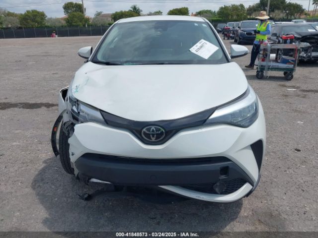 NMTKHMBX4MR130660 Toyota C-HR LE