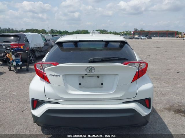 NMTKHMBX4MR130660 Toyota C-HR LE