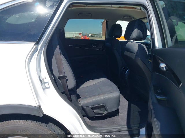 5XYPGDA50GG141084 KIA Sorento 3.3l Lx
