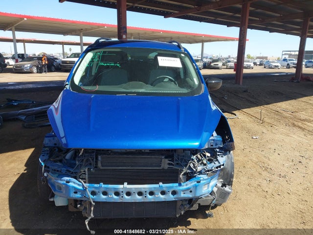 1FMCU9GDXJUA92416 Ford ESCAPE SE
