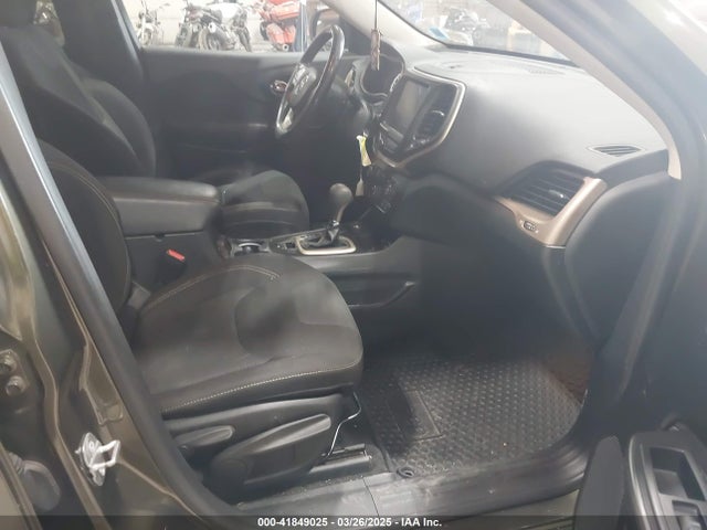 1C4PJMCSXGW104146 Jeep Cherokee Latitude