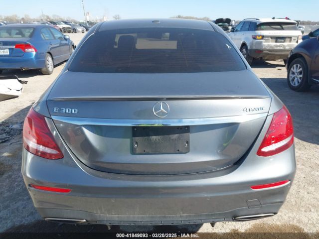 WDDZF4KB3HA208414 Mercedes-Benz E 300 4matic
