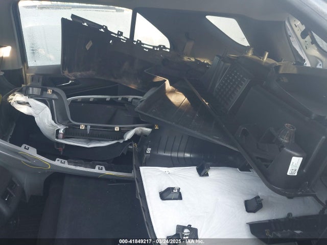 3GNAXJEV6KS601880 Chevrolet EQUINOX LT