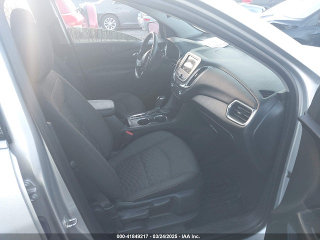 3GNAXJEV6KS601880 Chevrolet EQUINOX LT