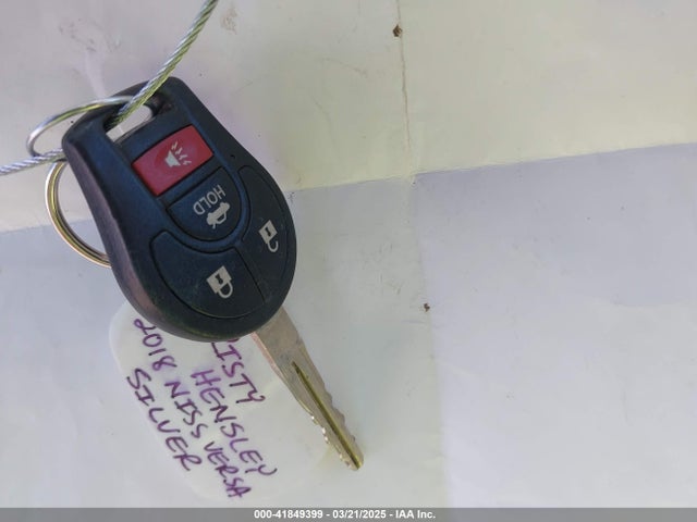 3N1CN7AP4JL880811 Nissan Versa 1.6 Sv