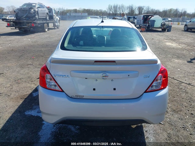 3N1CN7AP4JL880811 Nissan Versa 1.6 Sv