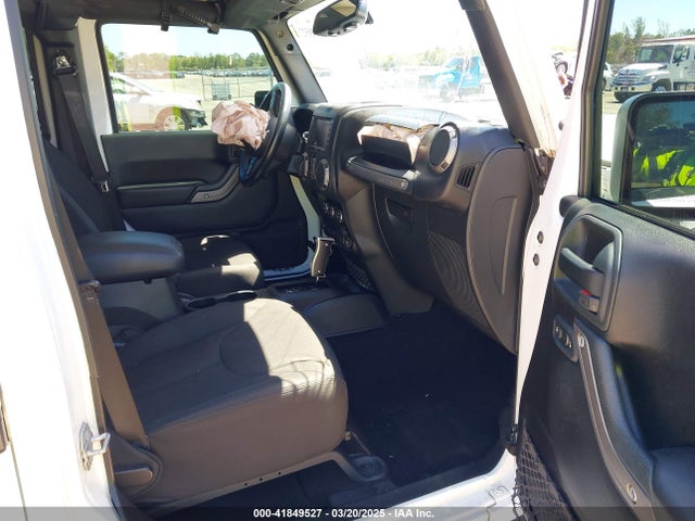 1C4BJWDG3GL282787 Jeep Wrangler Unlimited Sport