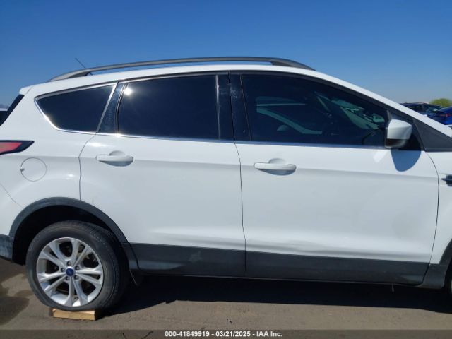 1FMCU0GD4JUB75433 Ford ESCAPE SE