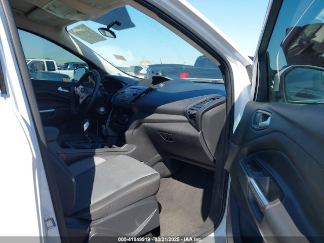 1FMCU0GD4JUB75433 Ford ESCAPE SE