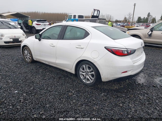 3MYDLBZV1GY117073 Scion p5v