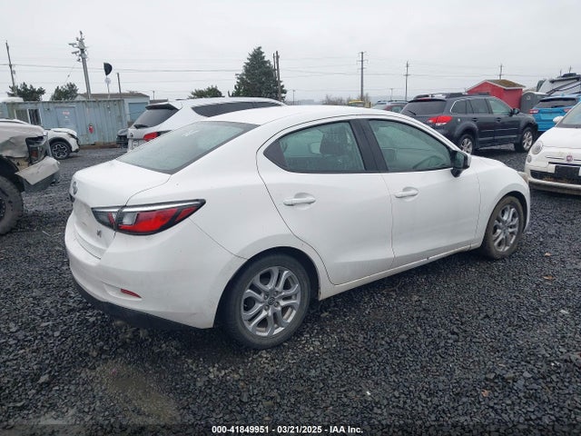3MYDLBZV1GY117073 Scion p5v
