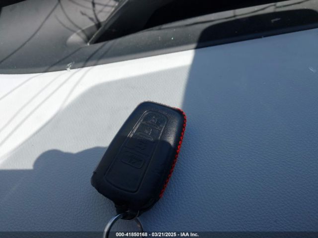 JTDKBRFU8J3070976 Toyota Prius One