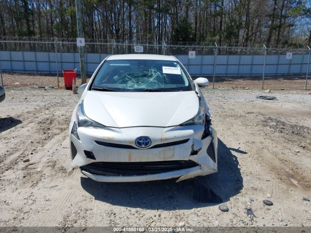 JTDKBRFU8J3070976 Toyota Prius One