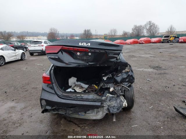 3KPF24AD8PE662939 KIA Forte Lxs