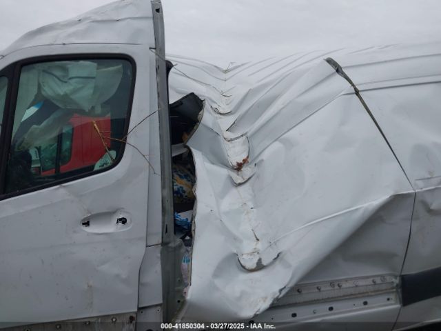 W1Y40CHYXMT057917 Mercedes-Benz Sprinter 2500 High Roof I4