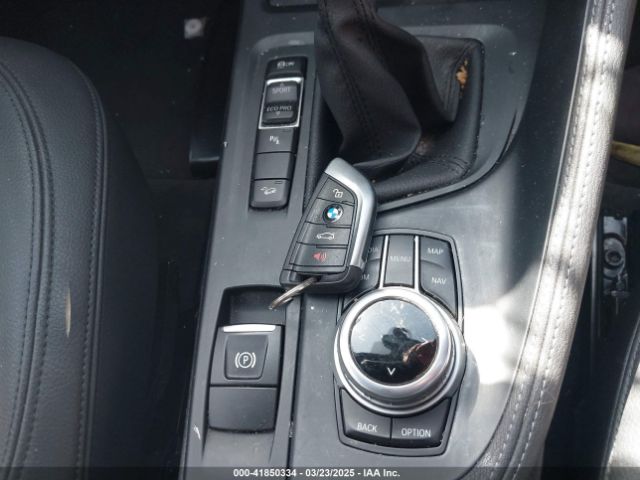 2018 BMW X1 WBXHT3Z34J4A67015 Photo 10
