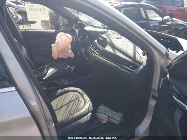 2018 BMW X1 WBXHT3Z34J4A67015 Photo 4