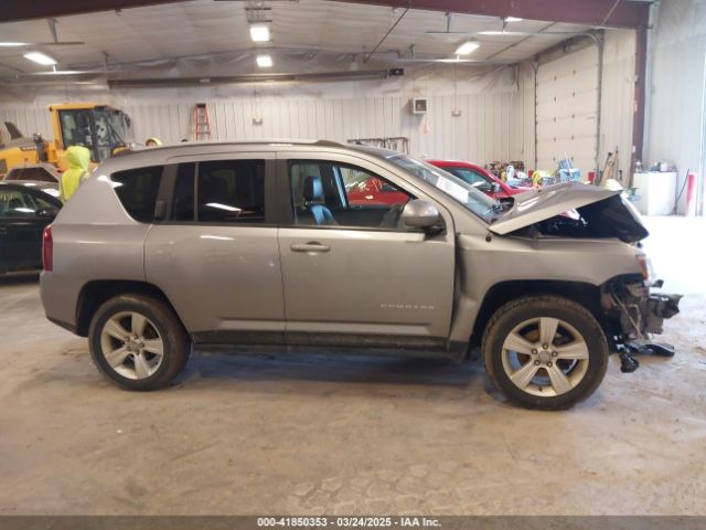 1C4NJDEBXGD637792 Jeep Compass Latitude