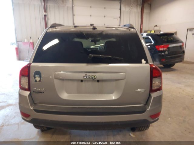 1C4NJDEBXGD637792 Jeep Compass Latitude