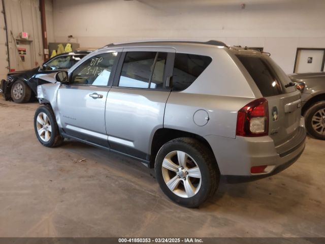 1C4NJDEBXGD637792 Jeep Compass Latitude