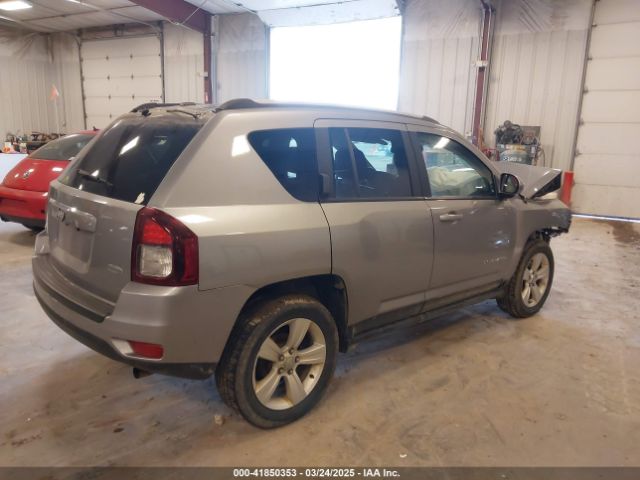 1C4NJDEBXGD637792 Jeep Compass Latitude