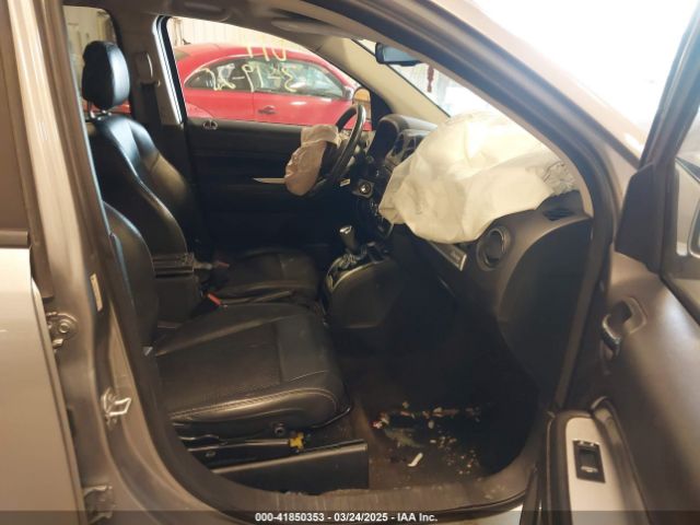 1C4NJDEBXGD637792 Jeep Compass Latitude