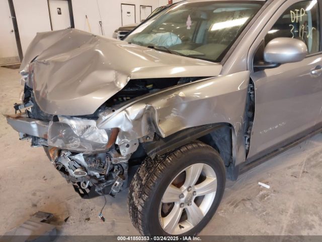 1C4NJDEBXGD637792 Jeep Compass Latitude