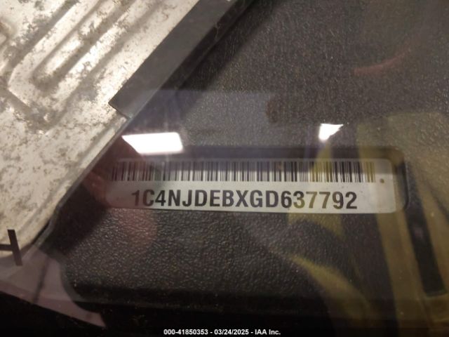 1C4NJDEBXGD637792 Jeep Compass Latitude
