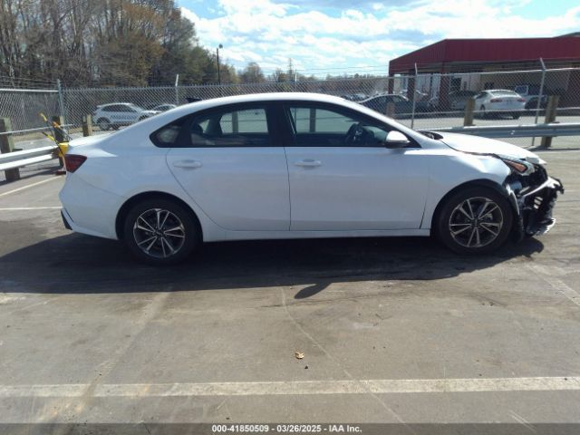 3KPF24AD5PE637982 KIA Forte Lxs