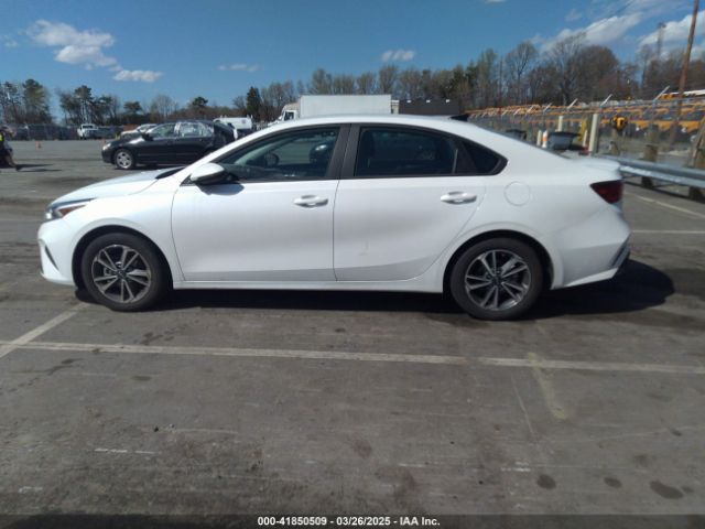 3KPF24AD5PE637982 KIA Forte Lxs