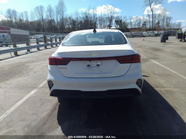 3KPF24AD5PE637982 KIA Forte Lxs