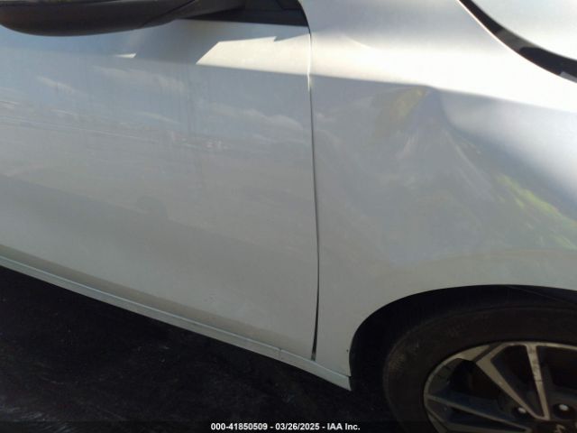 3KPF24AD5PE637982 KIA Forte Lxs