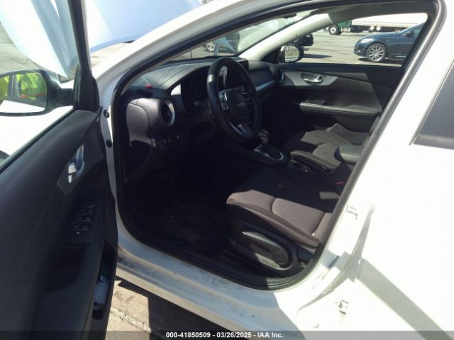 3KPF24AD5PE637982 KIA Forte Lxs