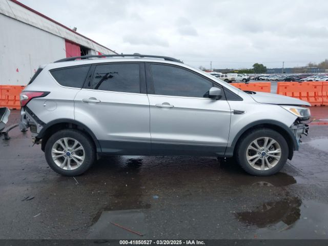 1FMCU9GD0JUA58579 Ford ESCAPE SE