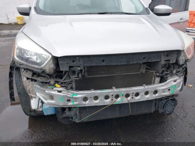 1FMCU9GD0JUA58579 Ford ESCAPE SE