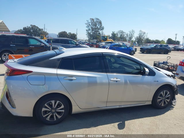 Toyota Prius Prime Premium 2017 JTDKARFP7H3019766 Image 14