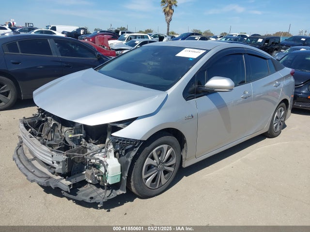 Toyota Prius Prime Premium 2017 JTDKARFP7H3019766 Image 2