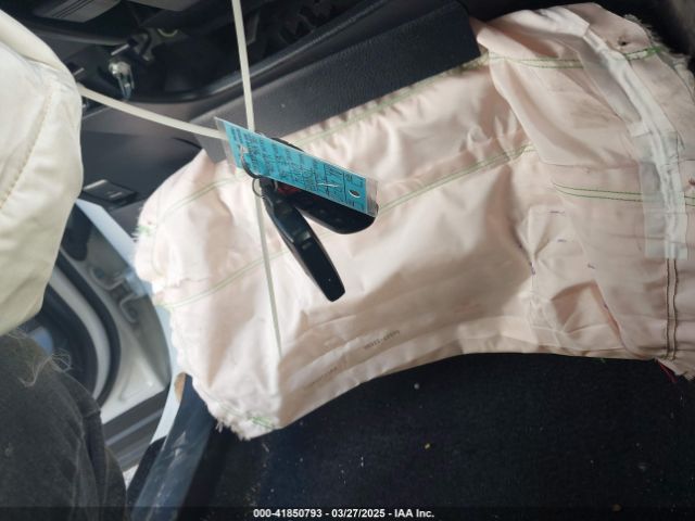 JTMNFREV7HJ140792 Toyota RAV4 SE