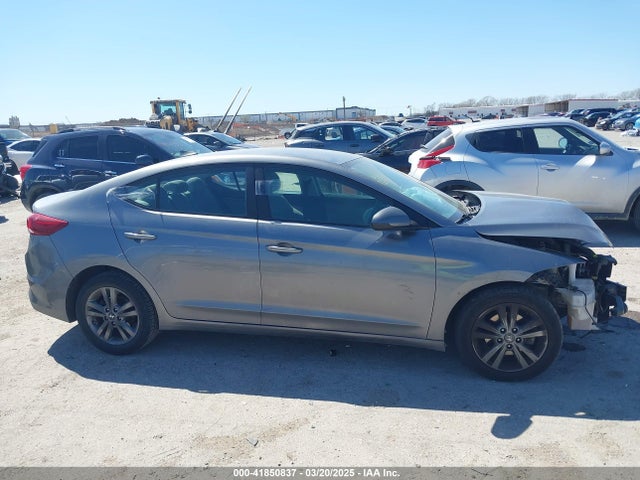 5NPD84LF3JH248832 Hyundai ELANTRA SEL