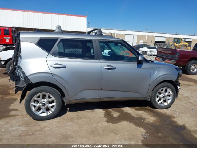 KNDJ23AU6P7856986 KIA SOUL LX