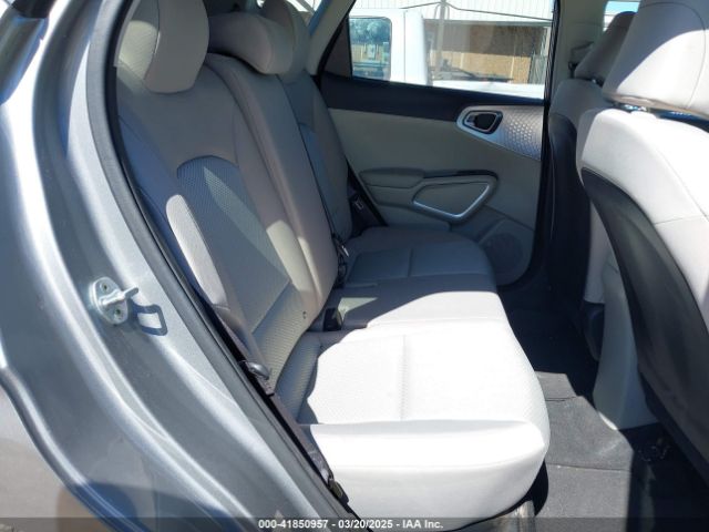 KNDJ23AU6P7856986 KIA SOUL LX