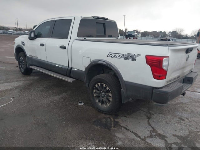 2019 NISSAN TITAN XD 1N6BA1F46KN533916 Photo 2