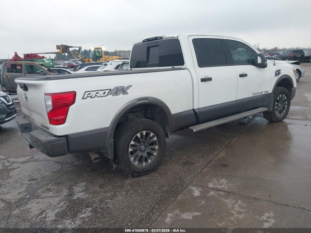 2019 NISSAN TITAN XD 1N6BA1F46KN533916 Photo 3