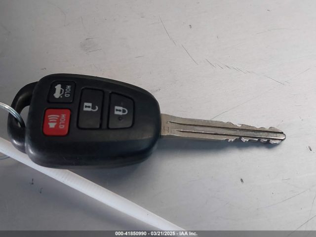 2T1BURHE6JC015949 Toyota COROLLA SE
