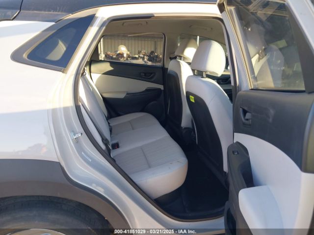 KM8K62AB5PU008497 Hyundai Kona Sel